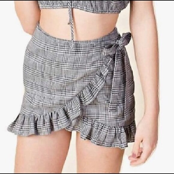 Checkered Gingham Wrap Mini Skirt - Picture 2 of 8
